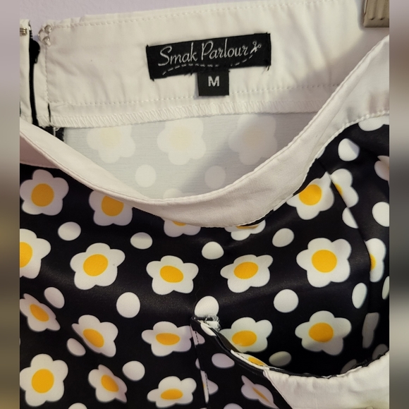 Smak Parlour Unique Vintage Black Daisy Print Mod Skirt - M/6-8 - Picture 2 of 5
